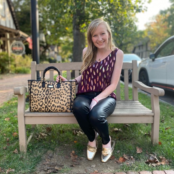 Meet your Posher, Britney - Picture 3 of 3